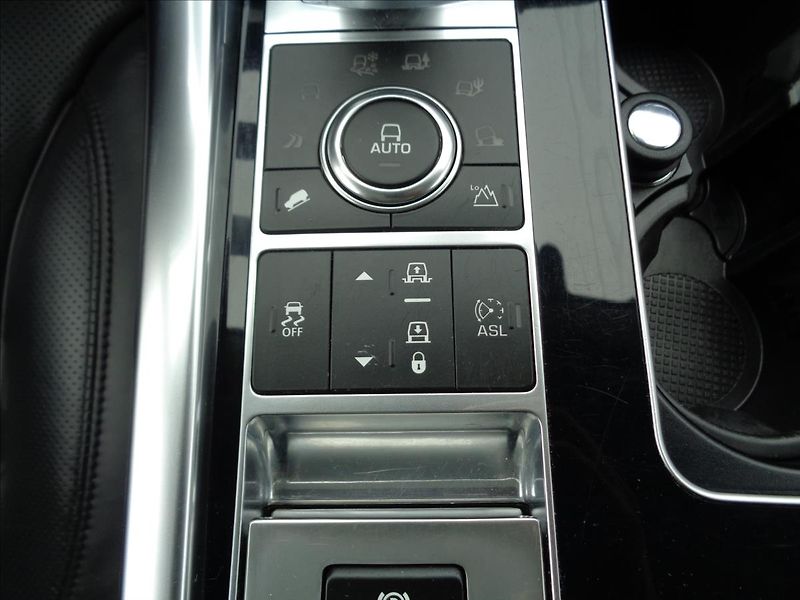 Land Rover Range Rover Sport 4,4 SDV8 Autobiography - fotka 40 z 59