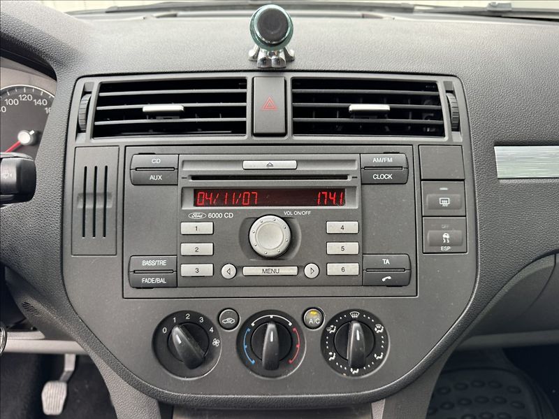 Ford C-MAX 1,6 TDCi 66kW klima - fotka 37 z 45
