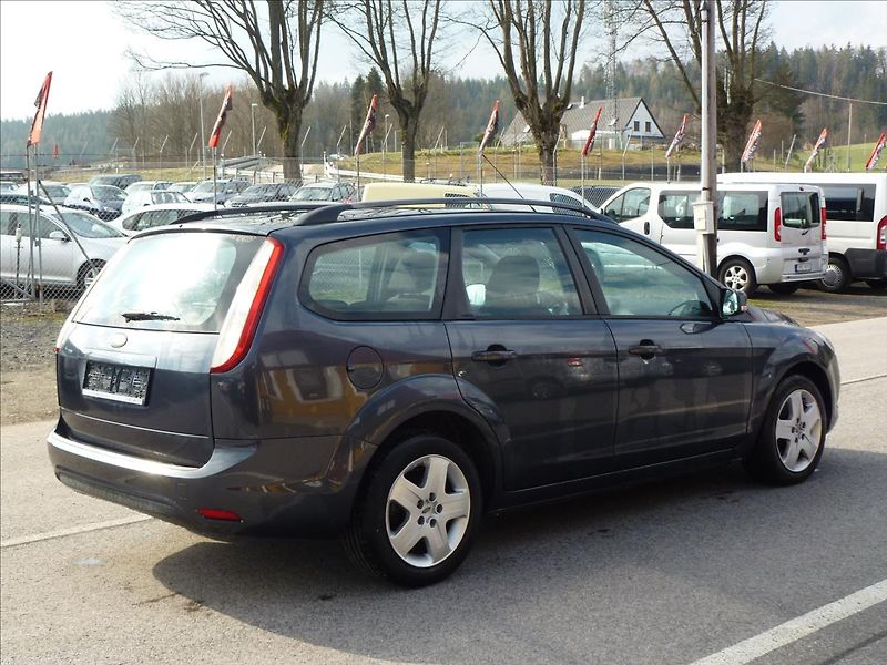Ford Focus 1,6 16V  Elegance - fotka 5 z 48
