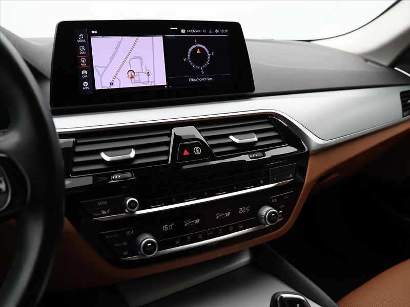 BMW Řada 5 2.0 D 140kW xDrive AT CZ - fotka 21 z 35