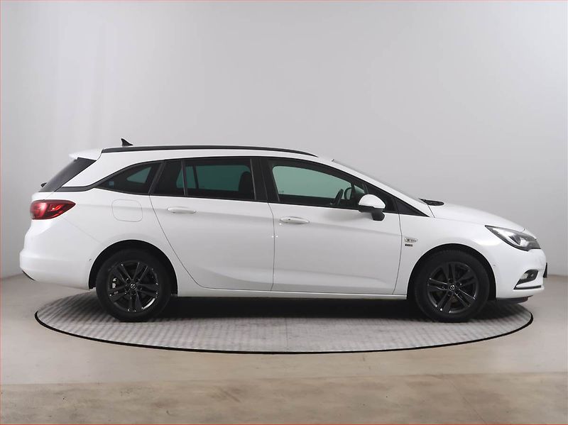 Opel Astra (2019) 1.6 CDTI, Navi, Tempomat - fotka 6 z 18