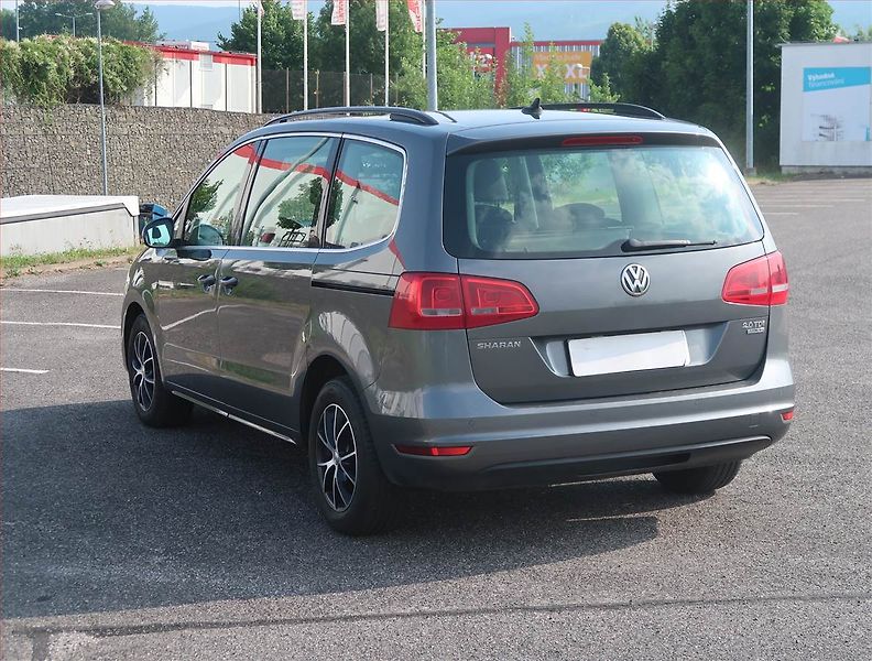 Volkswagen Sharan (2011) 2.0 TDI, Navi, Tempomat - fotka 4 z 13