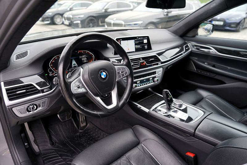 BMW Řada 7 730d xDrive/Mpaket/9AT/Lasery - fotka 26 z 47