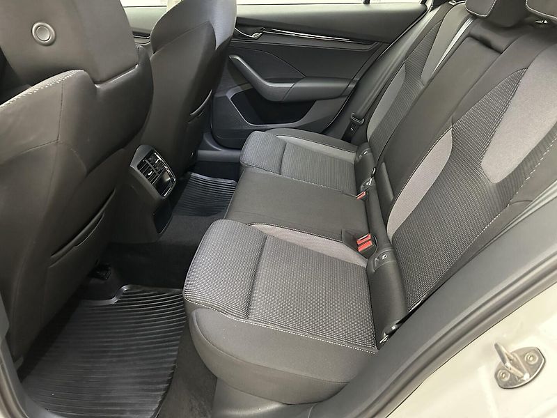 Škoda Octavia 1.5 TSI Ambition Plus - fotka 8 z 24