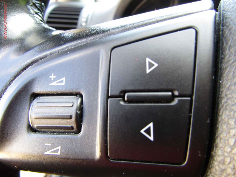 Škoda Octavia (2013) 2.0 TDi, AC, park.čidla - fotka 13 z 19