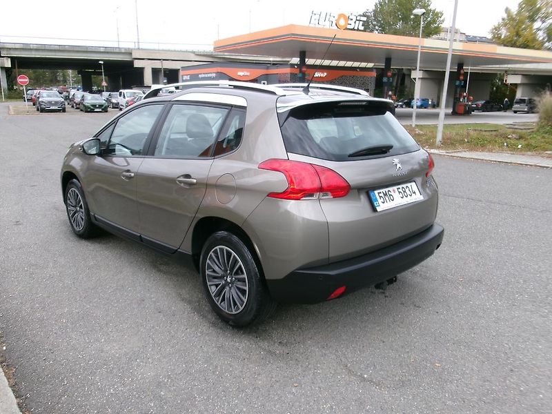 Peugeot 2008 (2015) 1.2i 81kW KOUPENO ČR,1.MAJITEL - fotka 3 z 15