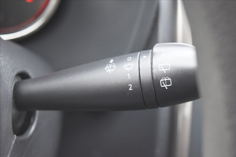 Dacia Sandero 1,2 i 55KW PO SERVISE - fotka 31 z 39