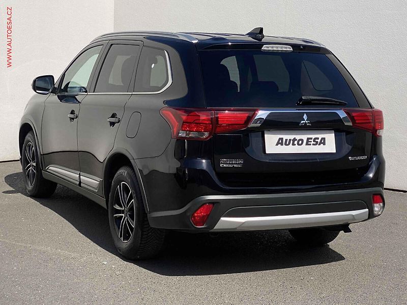 Mitsubishi Outlander (2017) 2.0, AC, tempo, kamera - fotka 6 z 15