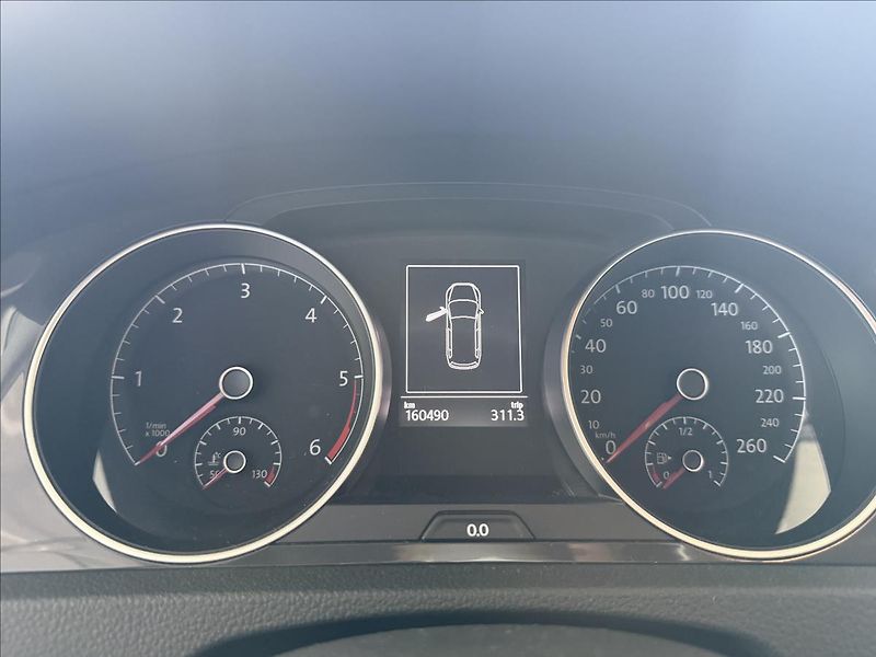 Volkswagen Golf 1,6   TDI 85kW,1.MAJ,SERVISKA - fotka 13 z 28