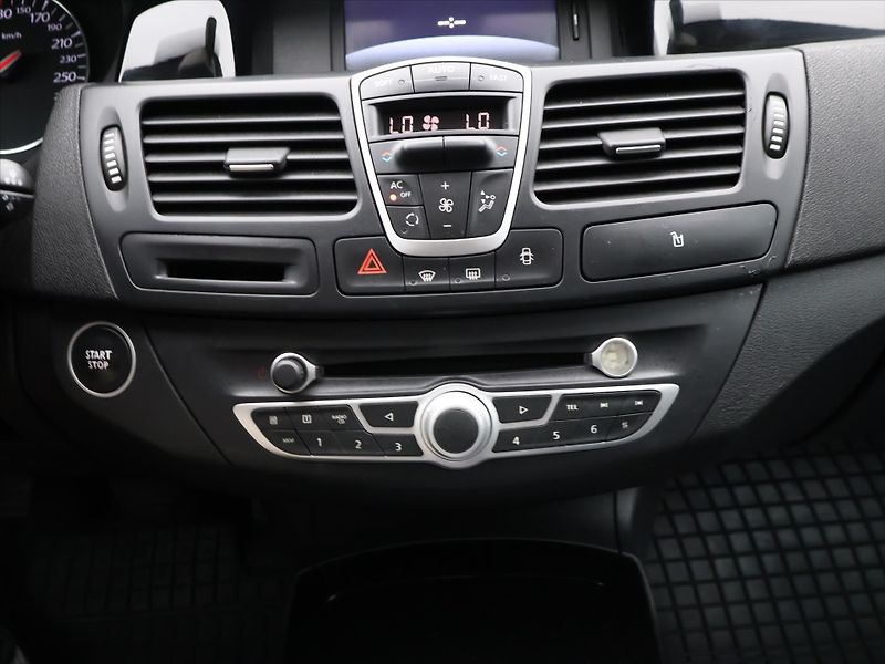 Renault Laguna 2,0 dCi 110 kw Black Edition - fotka 16 z 26