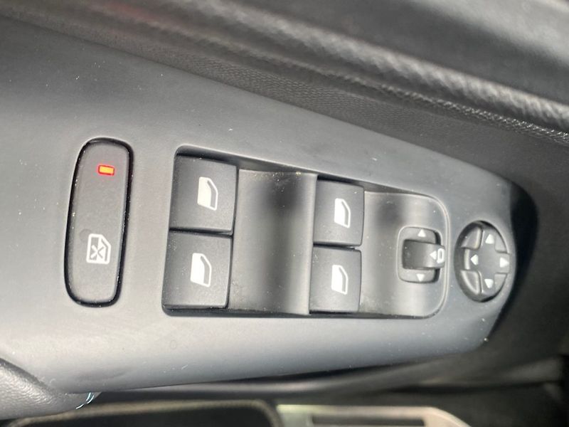 Citroën C5 Aircross (2023) Shine 1,6 PLUG-IN 225 EAT8 - fotka 26 z 32