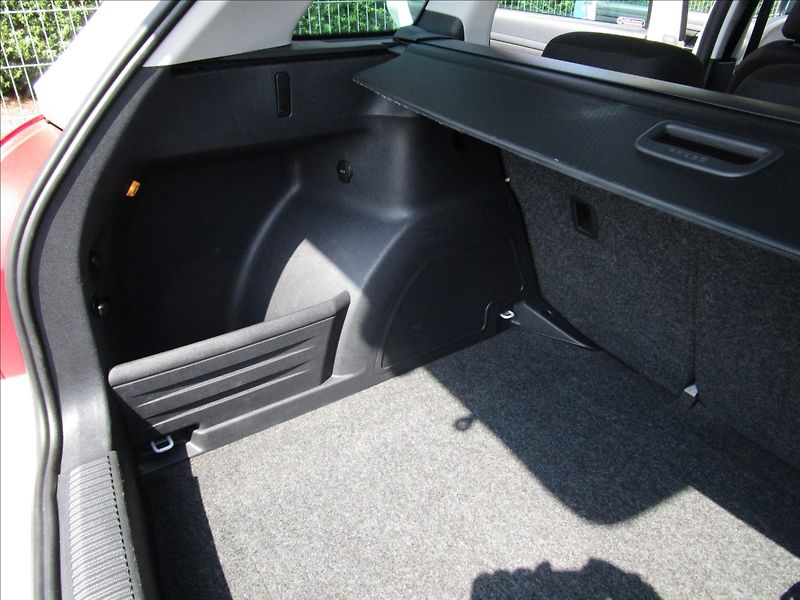 Škoda Fabia Combi 1.2i 12V Ambiente, Klima - fotka 33 z 41