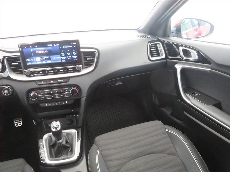 Kia Ceed (2022) GT Line 1.5 T-GDI, Serv.kniha - fotka 8 z 17