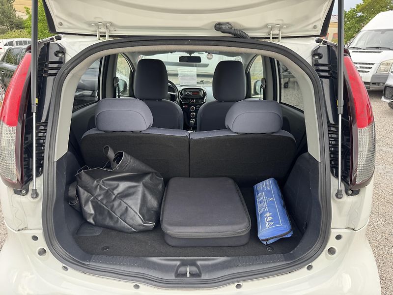 Peugeot iOn (2012) Elektro 16kwh 35kw  - fotka 16 z 26