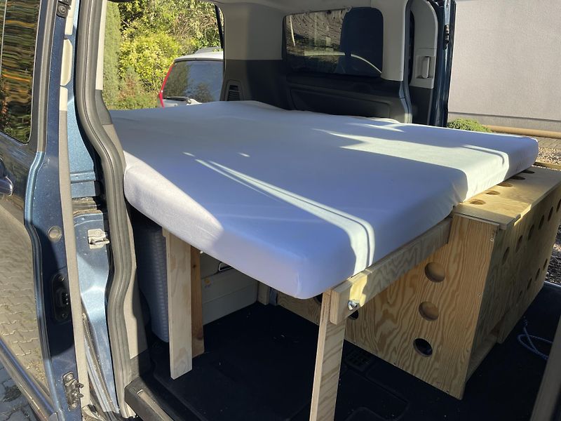 Ford Tourneo Custom (2018) - fotka 8 z 12