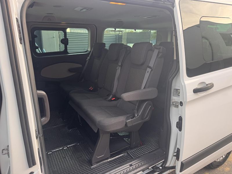 Ford Tourneo Custom 2.2TDCI 92KW L2 9.MÍST - fotka 19 z 32