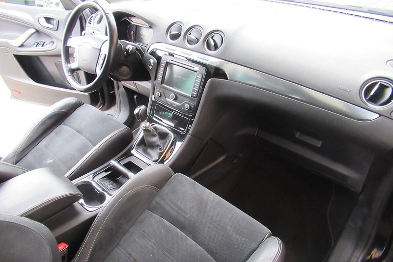 Ford Galaxy 2.0TDCi AUT.KLIMA TAŽNÉ 1,8t - fotka 11 z 27