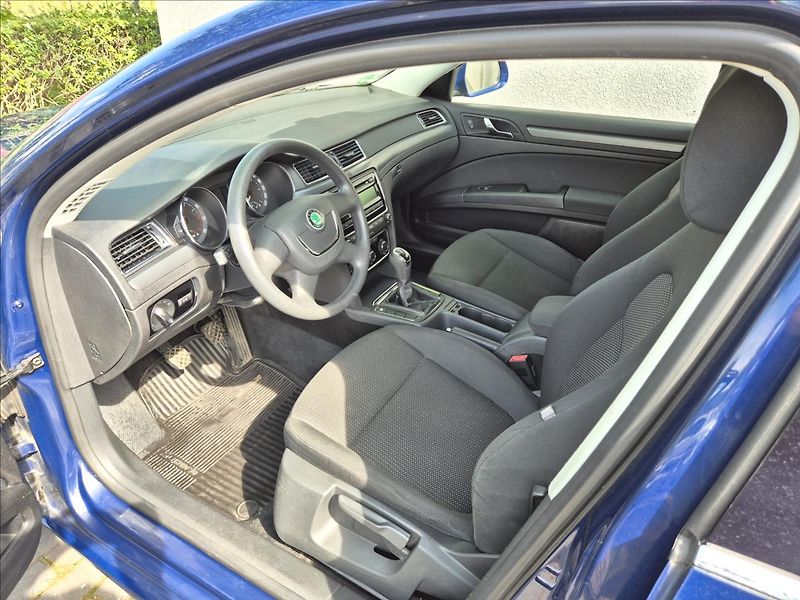 Škoda Superb 1,4 TSi 92Kw Klima ESP PDC - fotka 12 z 28