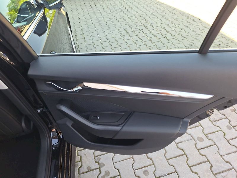 Škoda Octavia (2023) COMBI / 2.0 TDI / 85 kW / 6MP - fotka 33 z 33