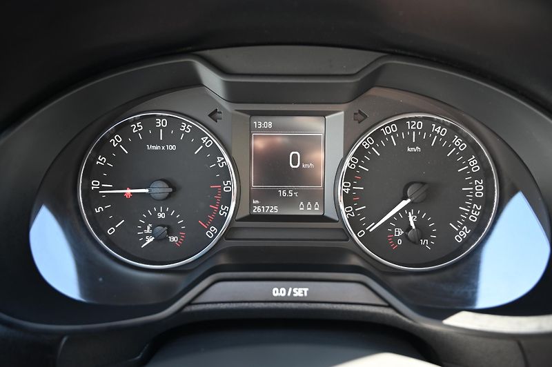 Škoda Octavia 1.6TDI 77KW Ambition rezervace - fotka 17 z 49