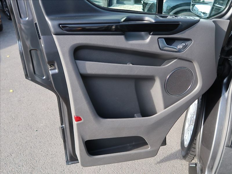 Ford Tourneo Custom 2,0 EcoBlue,96kW,9míst,navi - fotka 24 z 28