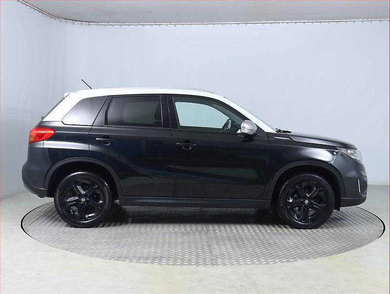 Suzuki Vitara (2017) 1.4 BoosterJet, 4X4, ČR,1.maj - fotka 6 z 19