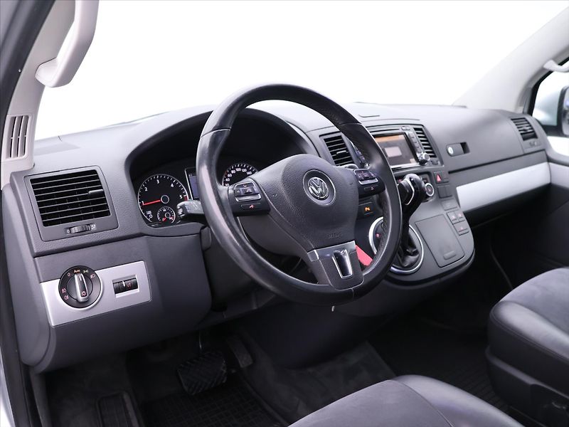 Volkswagen Multivan 2,0 TDI DSG 4M CZ Highline - fotka 28 z 36