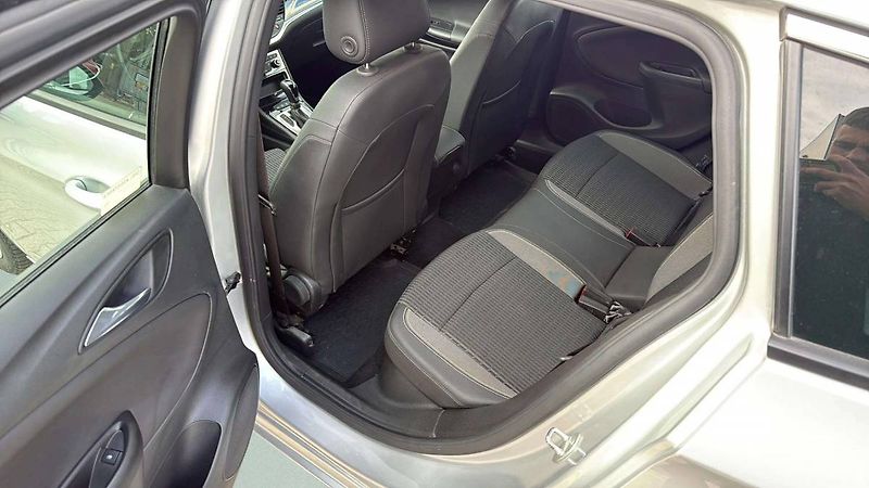 Opel Astra Elegance Sports Tourer F 15 DV - fotka 19 z 24