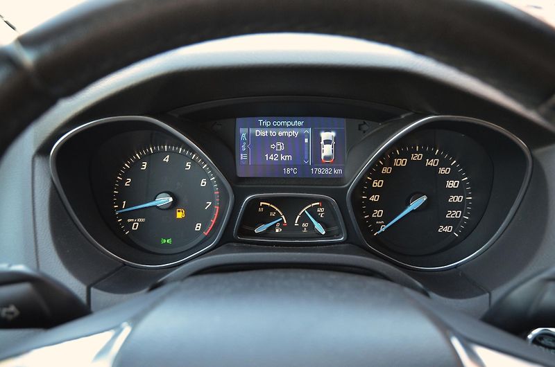 Ford Focus (2011) 1.6 EcoBoost 110kW Titanium  - fotka 22 z 36