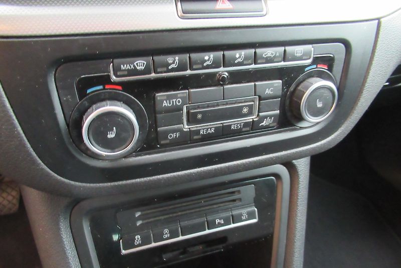 Volkswagen Sharan 2.0 TDi AUT. KLIMA TAŽNÉ 2.2 t - fotka 14 z 20