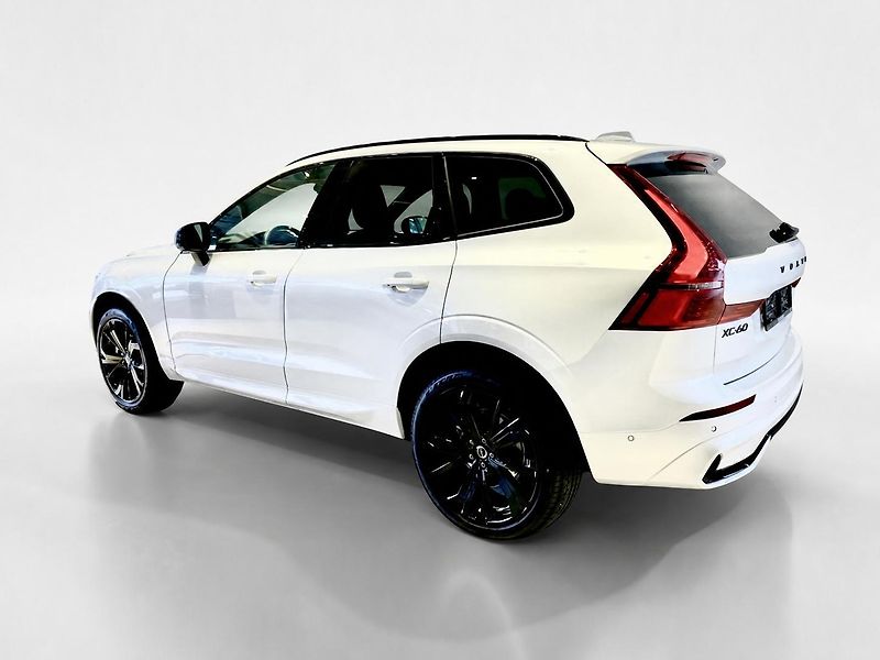 Volvo XC60 (2026) B5 PLUS BLACK + 4SERVIS/ZÁRUKA - fotka 8 z 18