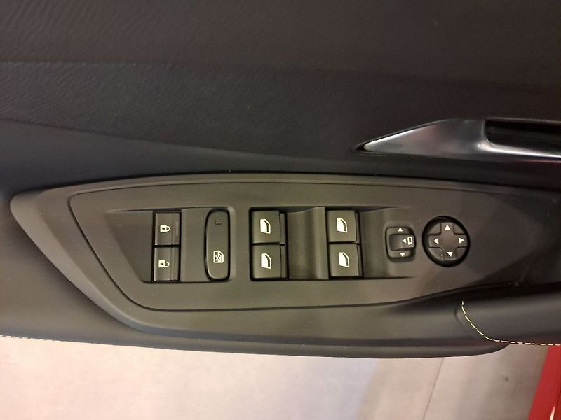 Peugeot 308 SW GT Hybrid 145 e-DCS6 - fotka 16 z 40