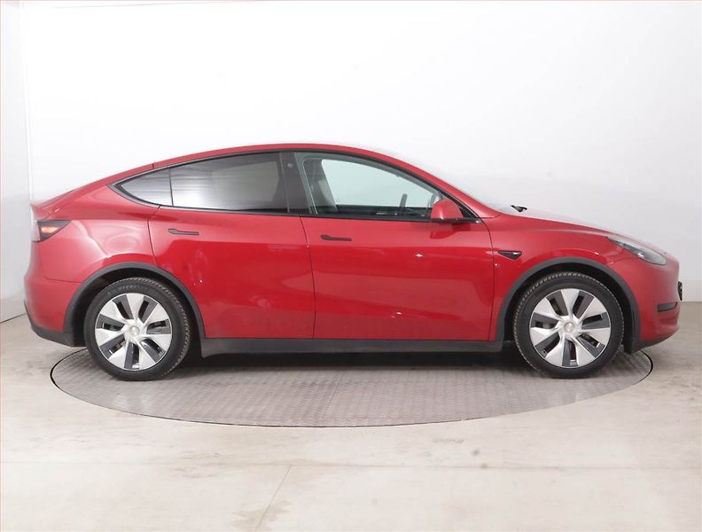 Tesla Model Y (2022) RWD LFP 60kWh, SoH 93% - fotka 6 z 21