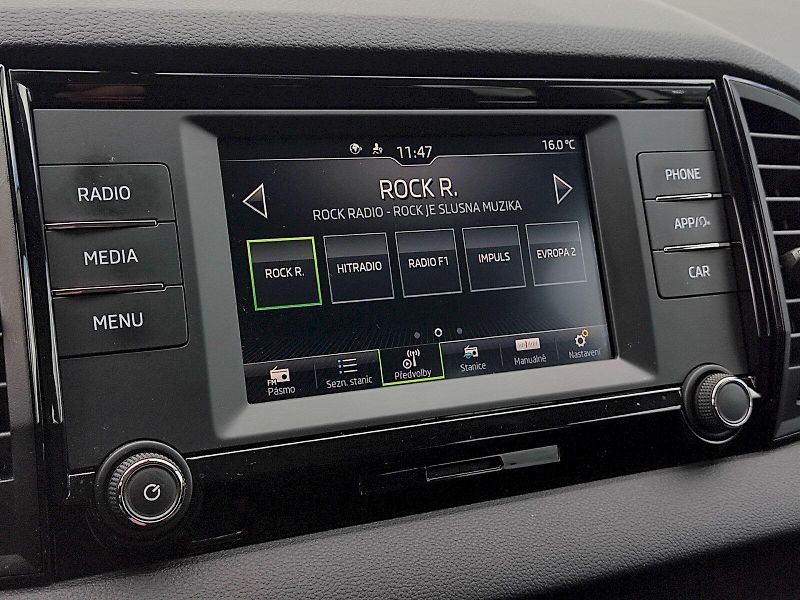 Škoda Karoq (2021) Active 1,5 Tsi - fotka 18 z 34
