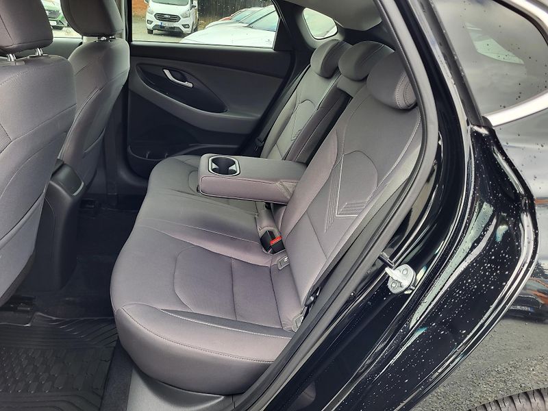 Hyundai i30 FASTBACK 1.5 T-GDI mHEV 118kW - fotka 8 z 47