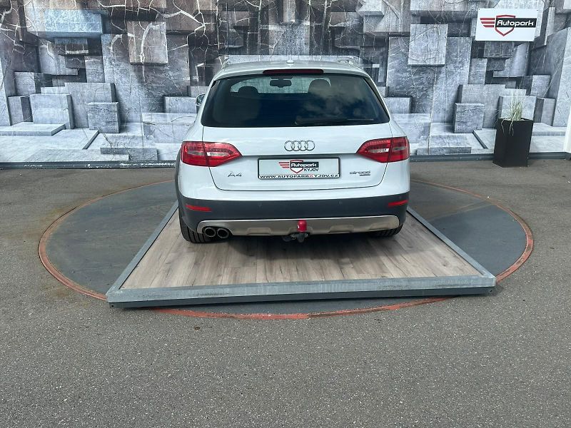 Audi A4 Allroad (2012) 2.0TDi, 105KW, 4x4, B&O - fotka 7 z 27