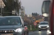 Situace v blízkosti napojení dálnice D55 na silnici I/54 u Bzence, a to první listopadový čtvrtek odpoledne.