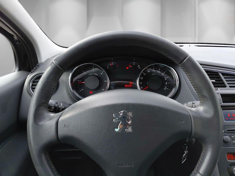 Peugeot 5008 (2014) 1.6HDi Active  - fotka 17 z 24
