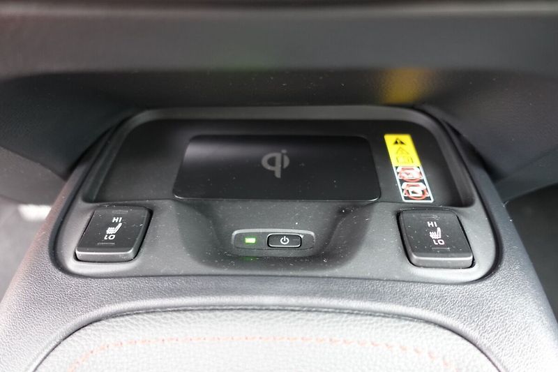 Toyota Corolla 2,0 HEV GR SPORT JBL - fotka 22 z 33