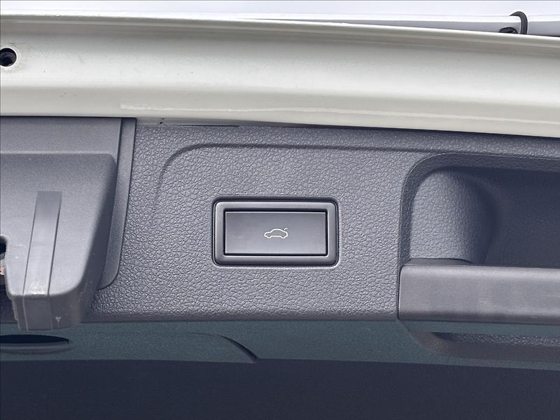 Volkswagen Passat 2,0 TDI 110kW BMT Highline - fotka 12 z 33