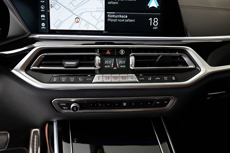 BMW X7 M50i/360/HarmanKardon/Pano - fotka 16 z 31