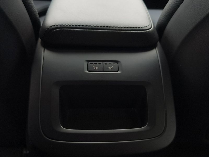 Volvo EX60 (2023) B5 AWD 2.0 MHEV 184kW, ČR, 1 M - fotka 24 z 28