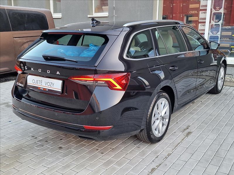 Škoda Octavia 2.0TDI 110kW DSG Style, 1.Maj. - fotka 10 z 50
