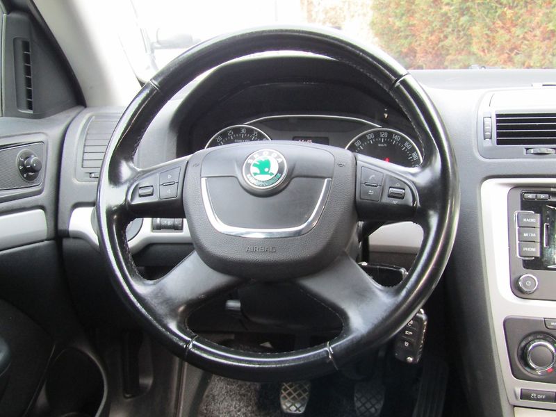 Škoda Octavia (2013) 1.6 TDI 77kW NAVIGACE - fotka 16 z 38