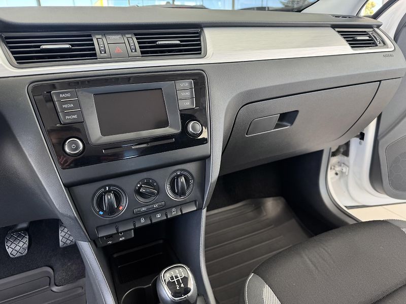 Škoda Rapid 1,4TDI Ambition Plus*TopStav - fotka 18 z 29