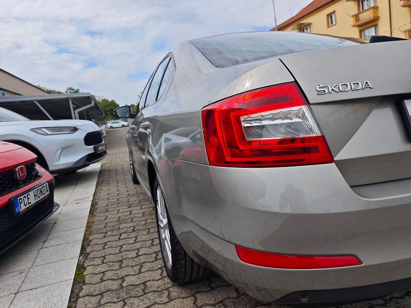 Škoda Octavia (2013) 1.4 TSi Elegance Tempomat - fotka 37 z 42