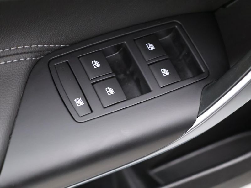 Opel Insignia 2,0 Turbo 184kW Cosmo SH - fotka 15 z 28