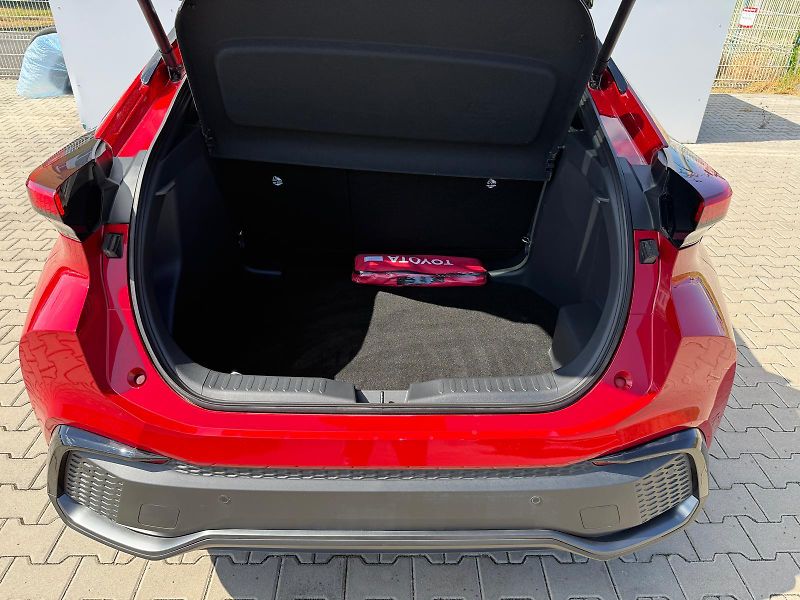 Toyota C-HR 2,0 HEV e-CVT GR Sport - fotka 10 z 30