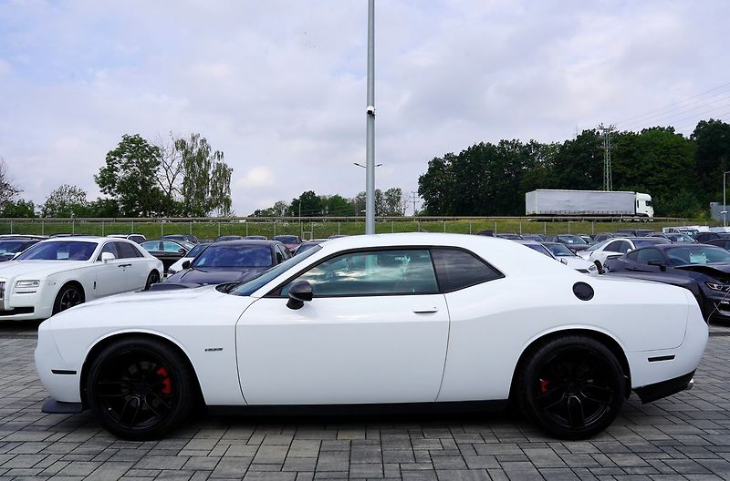 Dodge Challenger 5.7L V8 Hemi/Shaker/kůže/375 P - fotka 3 z 41