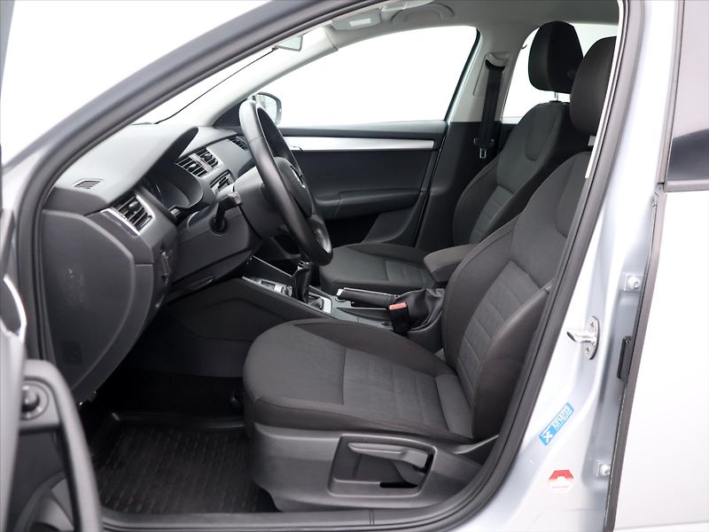 Škoda Octavia 1,6 TDI 77 kW Elegance Aut.kli - fotka 11 z 29